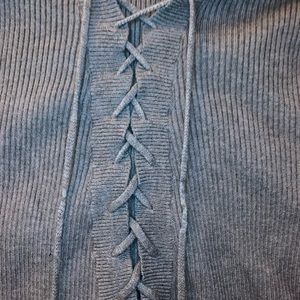 Long sleeve shirt, warm material, cross detail